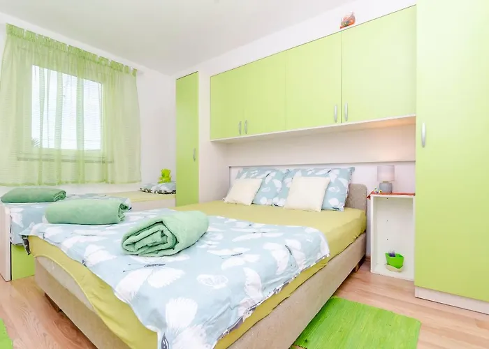 Branislava * Rogoznica (Sibenik-Knin)